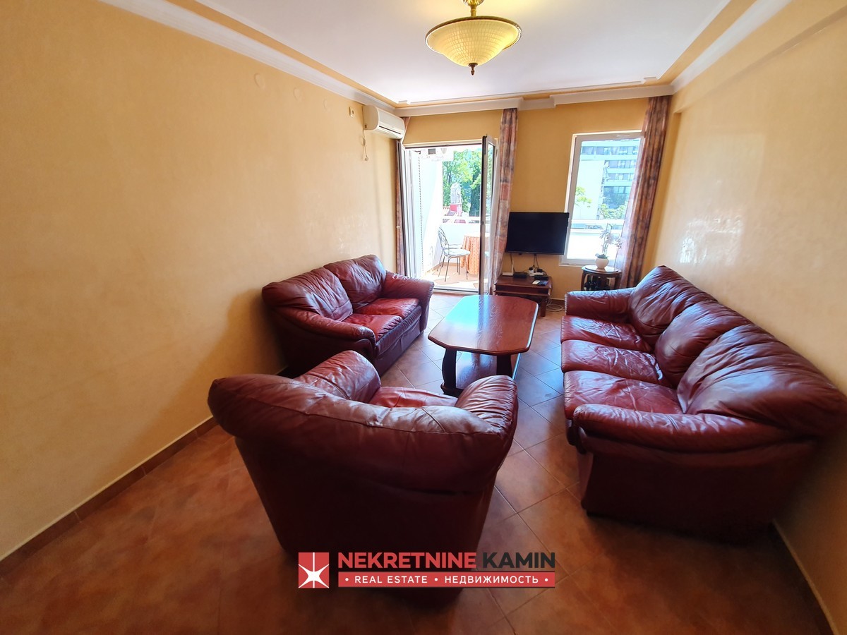 Dvosoban stan 57m2 sa garažom, Gospoština, Budva